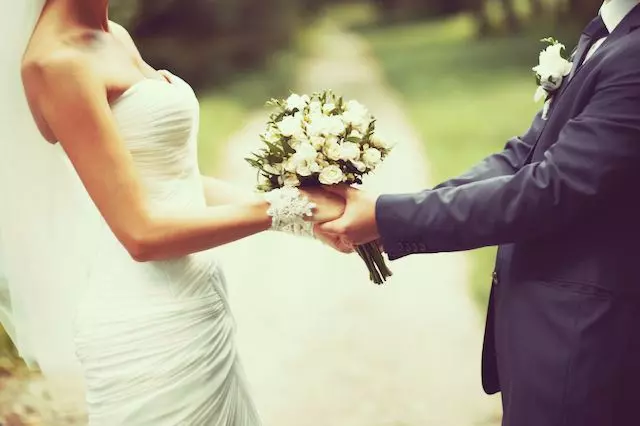 結婚長輩意見多喬不攏...最後氣炸裸婚!她嘆問「婚宴意義」...網軍淚推:親情勒索