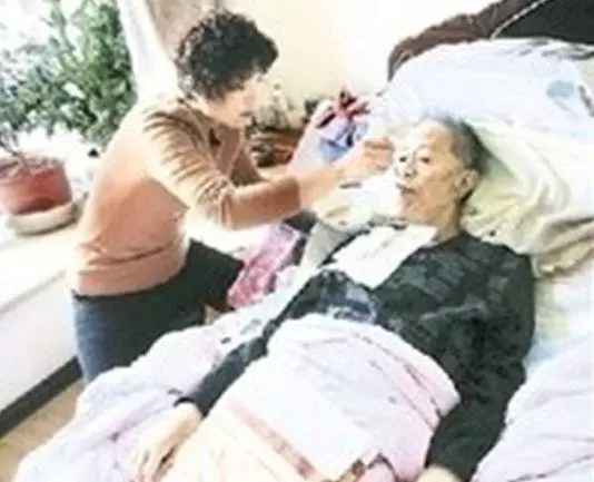 媽第一次去我婆家,故意只提兩串香蕉,回家後卻說陪嫁要多給十萬