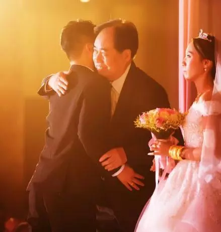妹妹不顧反對遠嫁,狠不下心的我去探望她,進門後氣的我掀翻桌子