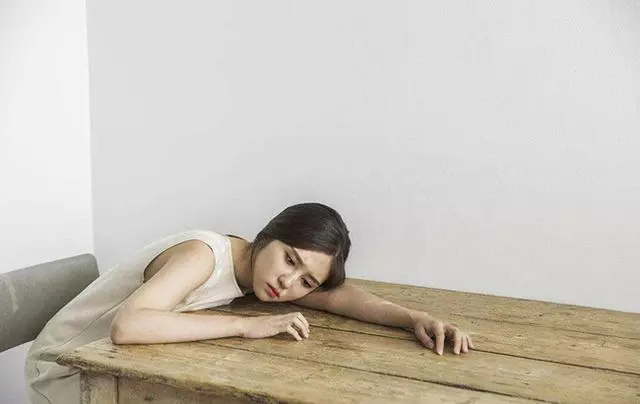 老公說:不就在家帶個孩子嗎?累啥!我立馬扔下孩子回了娘家