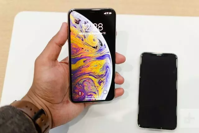 史上最貴!一支iPhone XS Max可以用來買什麼? 網友看完全哭了…先賣腎去