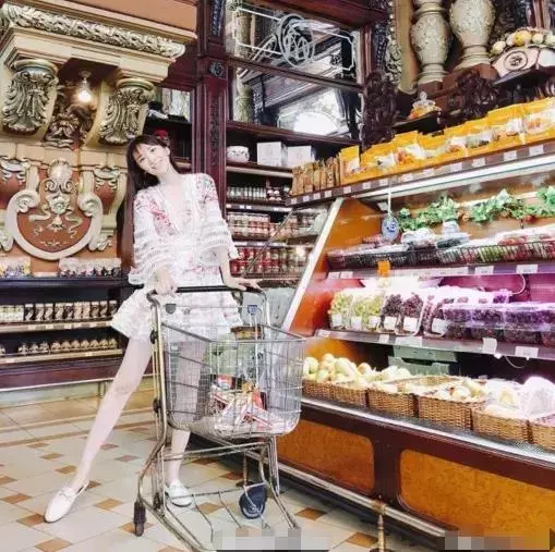 吳佩慈近照難掩老態,同為豪門生子無名份的女星命運卻大不相同!