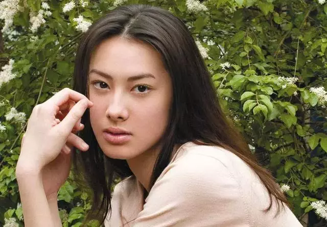吳佩慈近照難掩老態,同為豪門生子無名份的女星命運卻大不相同!
