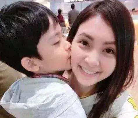 吳佩慈近照難掩老態,同為豪門生子無名份的女星命運卻大不相同!