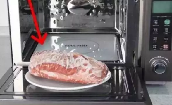 別用水泡硬如石頭的凍肉!一招不損口感快速解凍