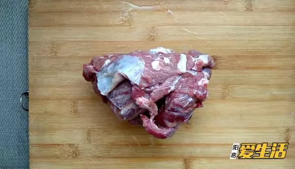 別用水泡硬如石頭的凍肉!一招不損口感快速解凍