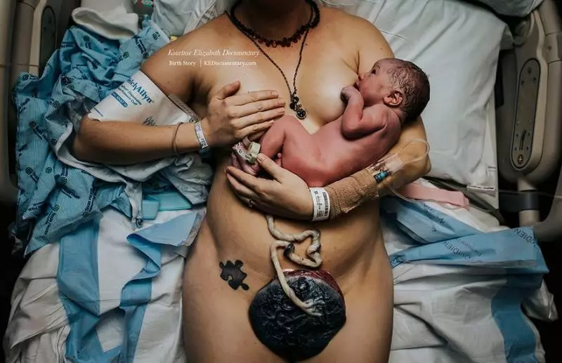 22張證明「媽媽拚了命也要忍痛生下寶寶」的專業分娩瞬間照片!