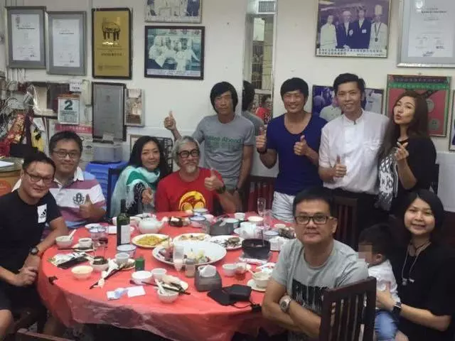 戀愛13年才結婚,她從瘦變胖嫁給TVB男綠葉婚禮只花5萬元!