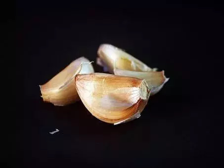 口腔潰瘍沒完沒了?腳心處貼點它,比吃藥見效快!收藏隨時看!