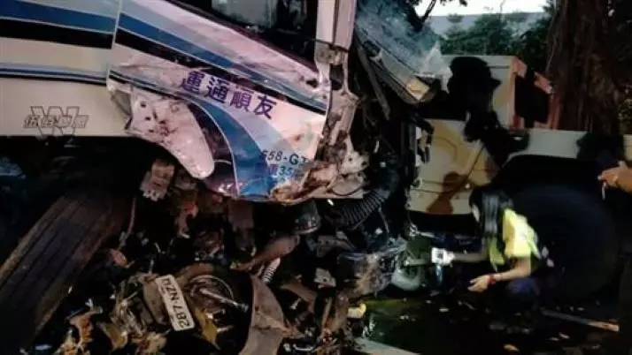 南投市民族路拖板車煞車失靈1人重傷、5輕傷!