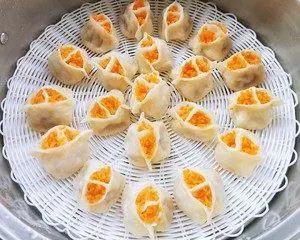 餃子吃了三十年,鄰居包的餃子我還是第一次見,出鍋吃了兩大碗!
