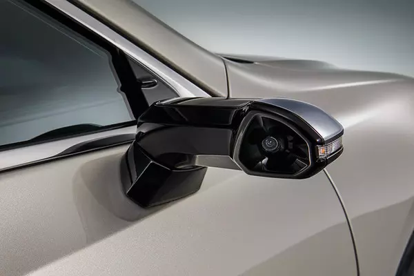 Lexus ES搭載「虛擬後視鏡」安全加倍 低風阻零死角更好用