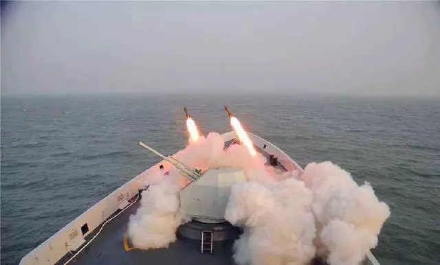 30萬大軍逼近家門口,這個亞洲島國慌了神?