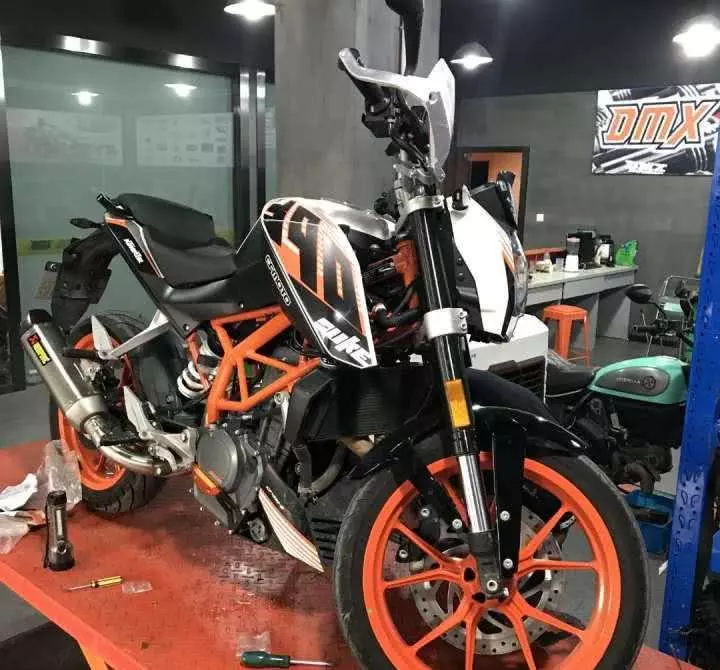 比起杜卡迪的摔不起!KTMduke390都有哪些優缺點?390讓騎行更爽