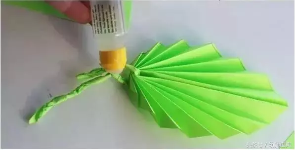 手工|秋天折幾片樹葉就能布置教室,不信你看!