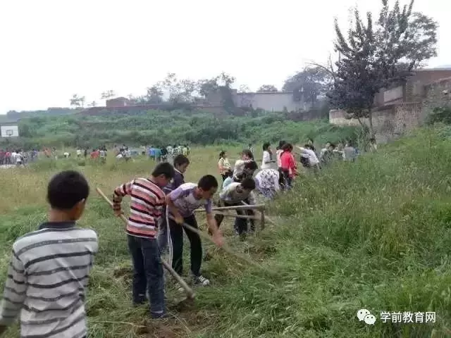 我們小時候,開學是這樣的!差點看哭了……