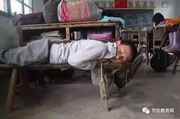 我們小時候,開學是這樣的!差點看哭了……