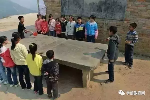 我們小時候,開學是這樣的!差點看哭了……