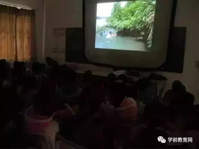 我們小時候,開學是這樣的!差點看哭了……