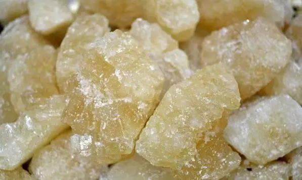 冰糖買黃色大塊好,還是白色小塊好?一直以來都錯了