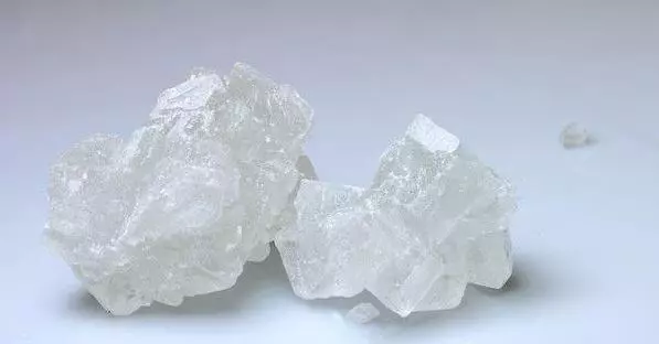 冰糖買黃色大塊好,還是白色小塊好?一直以來都錯了