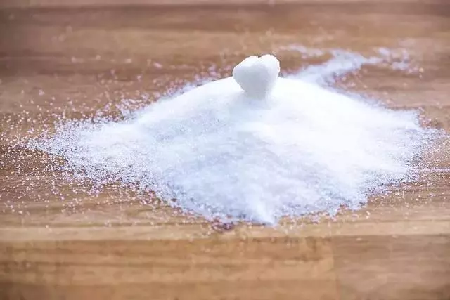 冰糖買黃色大塊好,還是白色小塊好?一直以來都錯了