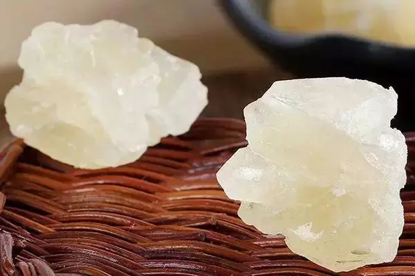 冰糖買黃色大塊好,還是白色小塊好?一直以來都錯了