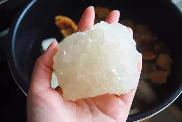 冰糖買黃色大塊好,還是白色小塊好?一直以來都錯了
