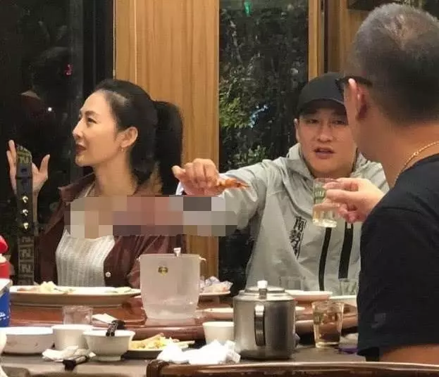 夫妻倆正積極備孕?何潤東慶生宴上喝酒也要獲老婆恩准!