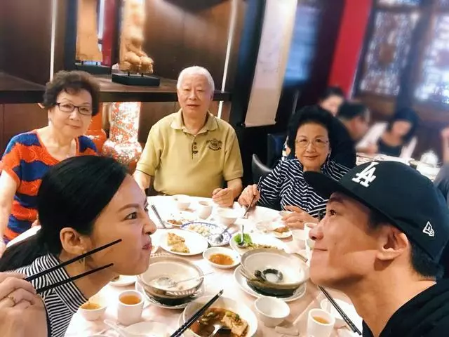 夫妻倆正積極備孕?何潤東慶生宴上喝酒也要獲老婆恩准!