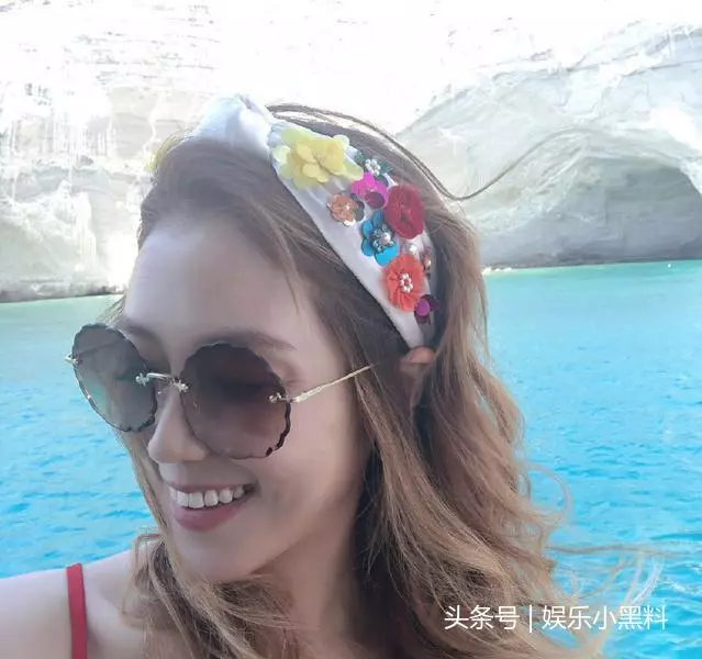 徐子淇夫婦國外甜蜜度假,在漂亮的太太身旁,李家誠顯得體力不支!
