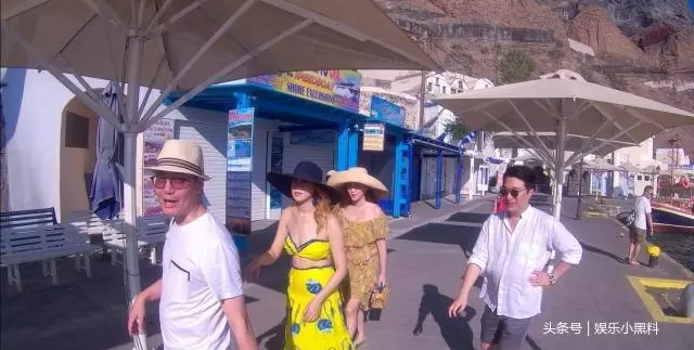 徐子淇夫婦國外甜蜜度假,在漂亮的太太身旁,李家誠顯得體力不支!