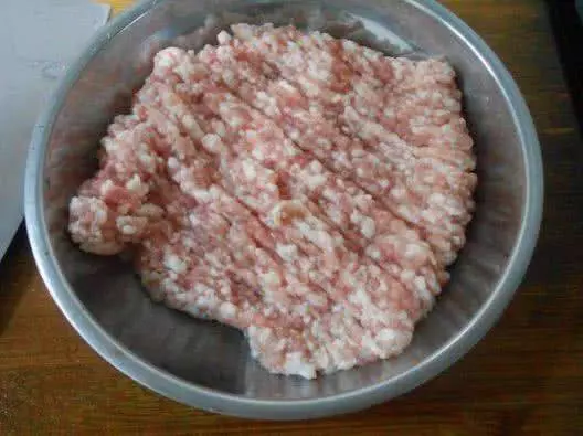 做肉丸是先放水還是先放油?老媽教我這樣做,果真鮮嫩多汁有彈性