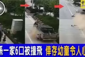 大馬人注意這兩個馬來妹拾到錢包後,輕而易舉取走卡裡的錢看完你還敢這樣設置密碼?