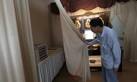 伴夫屍8個月不葬真相讓人心酸