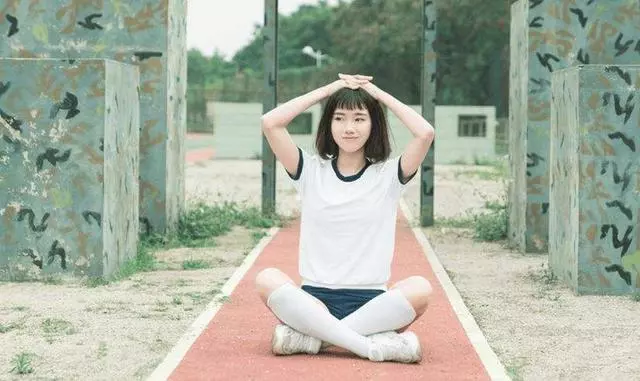 小姑子死皮賴臉借走五萬,五年後還了回來,去銀行存錢時我愣了