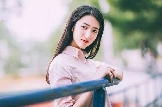 小姑子死皮賴臉借走五萬,五年後還了回來,去銀行存錢時我愣了