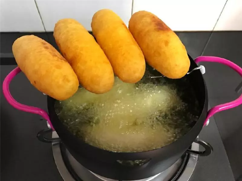 土豆的這種做法你肯定沒試過,金黃酥脆還爆漿,連吃2個不罷手~