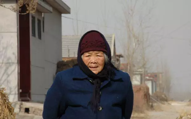 新婚第二天,婆婆悄悄對兒媳說了秘密:我兒子已經死三年多了