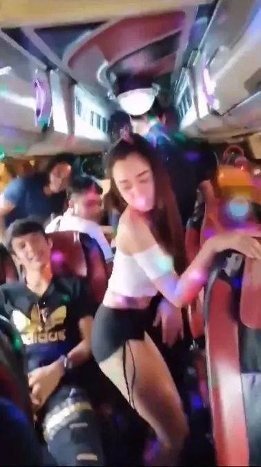 極樂員工旅遊!公司備清正妹 網羨:已填好履歷