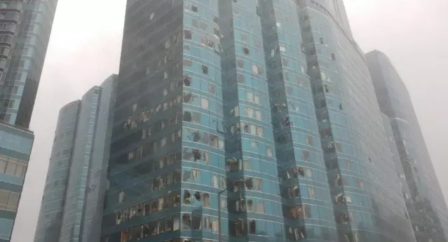 山竹颱風旋風襲港,毀壞力十足!全港交通癱瘓,航班全部取消!