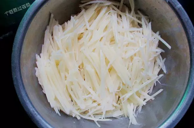焦脆土豆絲煎餅！沒有比這個更簡單的作法了！ 