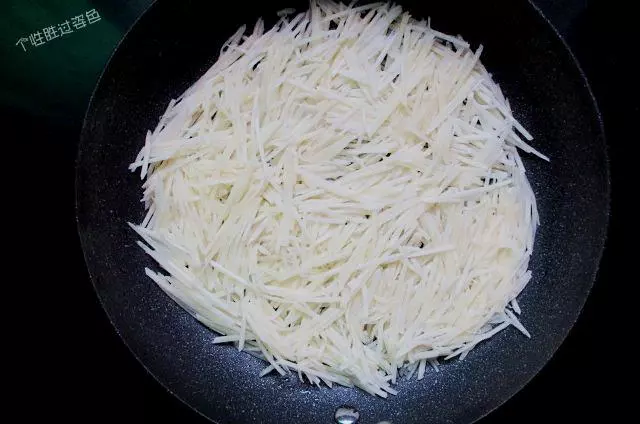 焦脆土豆絲煎餅！沒有比這個更簡單的作法了！ 