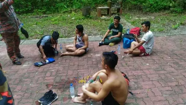 5人馬來西亞日爬山迷路 幸被消拯員救出 2人傷 | 中國報 China Press