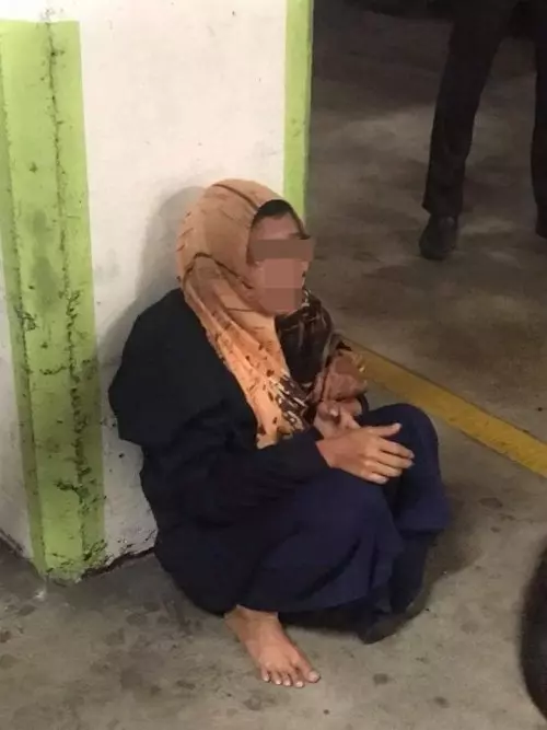 商場停車場潑辣椒水搶劫 女匪遭民眾圍捕