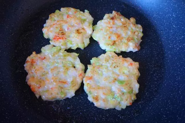教你做香酥脆嫩的蔬菜餅,早餐每天不重樣,非常值得收藏!