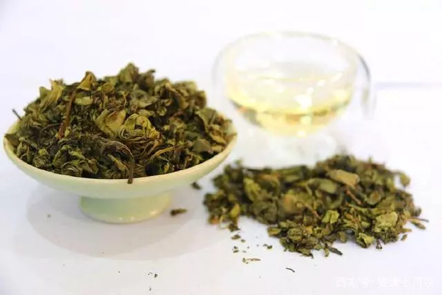 吃完柿子,別再把柿蒂扔了,軟化血管,止咳潤肺,護腸胃,去痔瘡