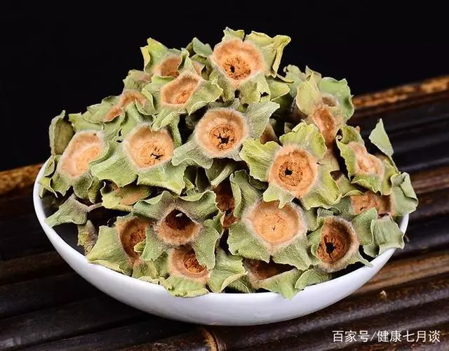 吃完柿子,別再把柿蒂扔了,軟化血管,止咳潤肺,護腸胃,去痔瘡