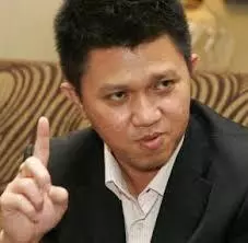 教育部小拿破崙搞離間,欺負陷害新人張念群,害希盟被華社痛批~~太可惡 !!