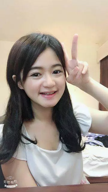 她亂買超廢「假牙玩具」…戴上去「咧嘴微笑」竟美到超過100分!網友:這東西太火了… -